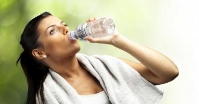 Почему надо пить много воды